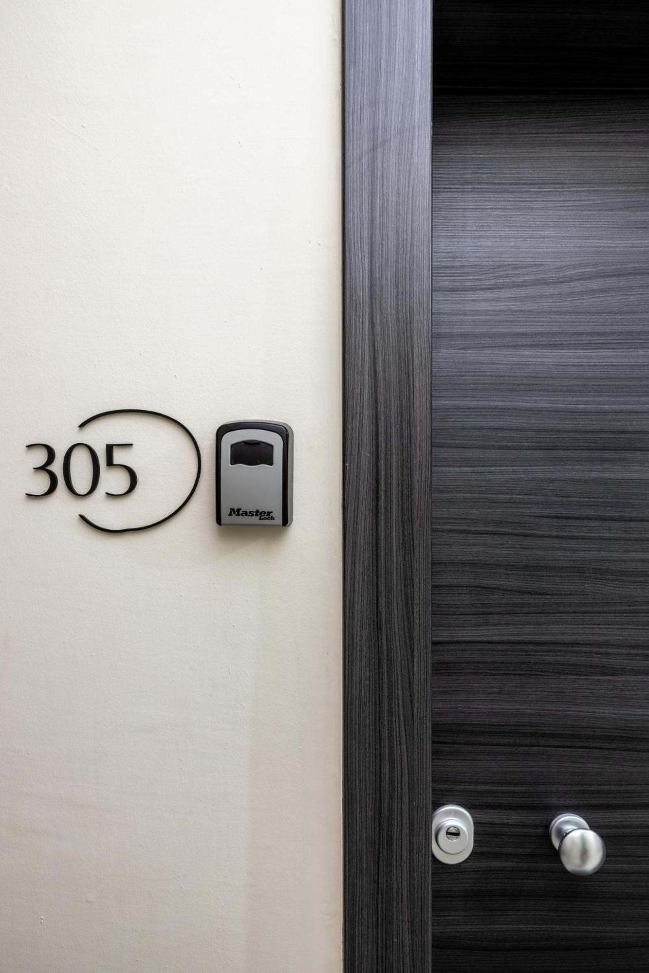 Modern 305 Apartment